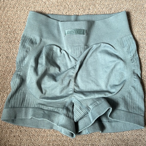 Bo&Tee Workout Shorts - Picture 3 of 3